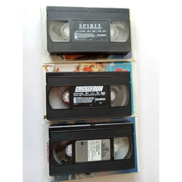 Lot of 3 VHS Clamshell Kids: Spirit, Chicken Run, The Pebble & the Penguin - Picture 3 of 10
